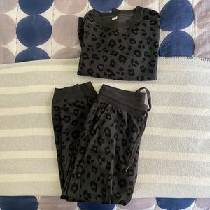 Old Navy lounge set. Size S